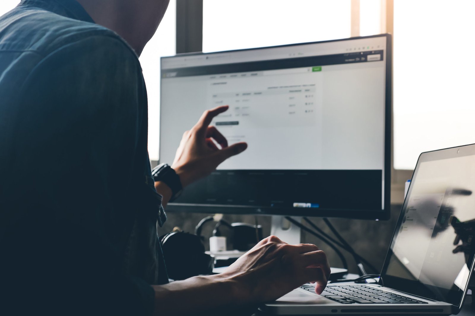 Casual man using computer on the desk.